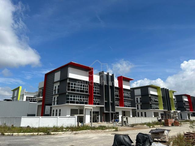 2.5 Storey Semi-D Factory for Rent 2