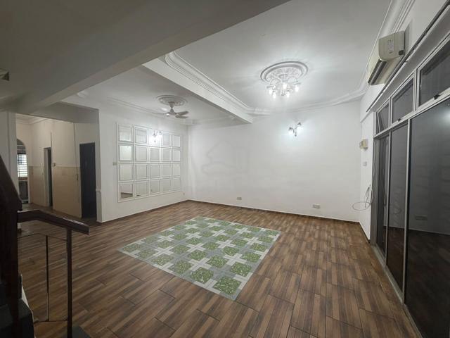 KULAI, 4BED 22X70FT PARTIAL FURNISHED 2-Storey Terrace House FOR RENT 1