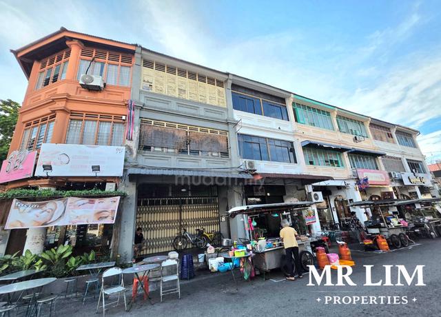 CARNAVON street  3 storey (HIGH TRAFFIC) Big Carpark off chulia street 1