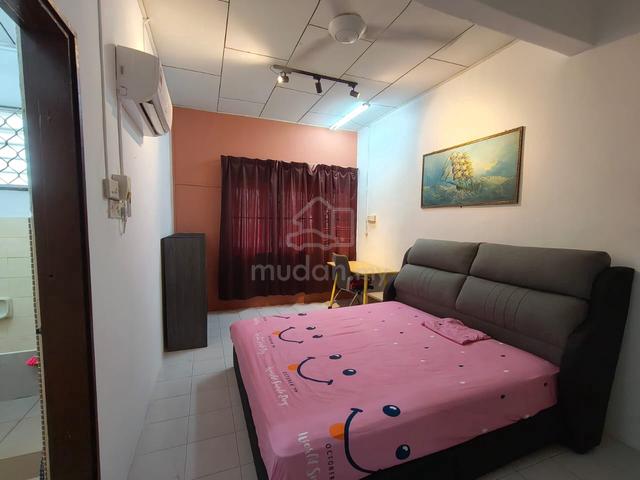 Female Master Room Near HSNI Batu Pahat For Rent  1