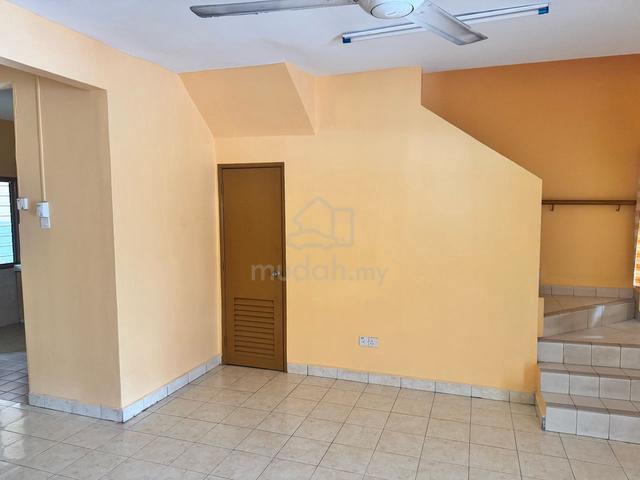 Partly Furnished Taman Putra Prima Puchong 5
