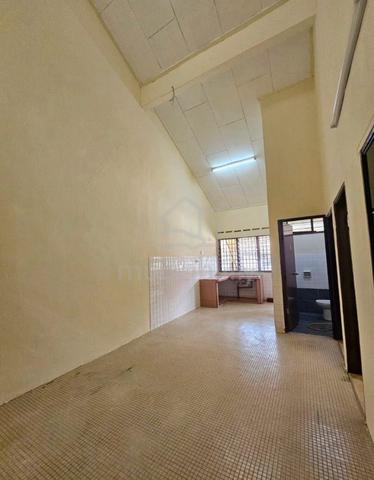 Taman Perling/Jalan Camar 5/Single Story/Unfurnished/1800/Rent 1