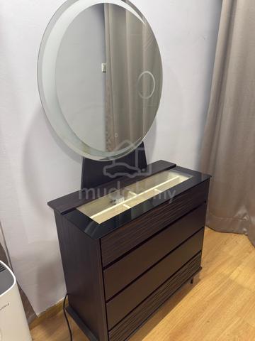 MAKEUP TABLE to letgo!!! - photo 4 of 4