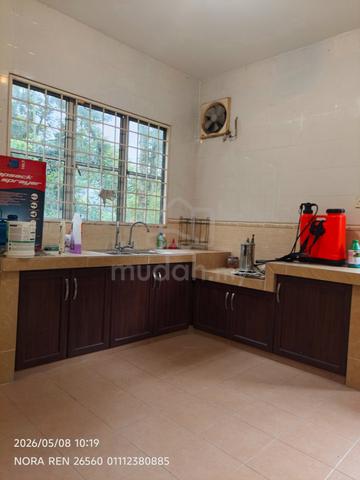 Rumah corner Dua tingkat ada CF 6 bilik di Subang Bestari 1