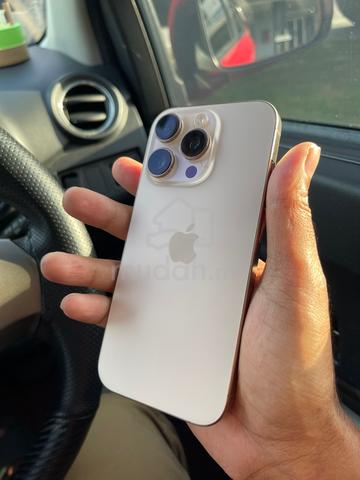 iphone 16 pro - photo 2 of 5