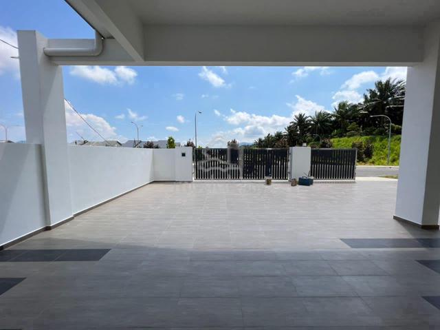 Rumah Teres Setingkat Kluang -  Murah, Luas & Cantik! 5