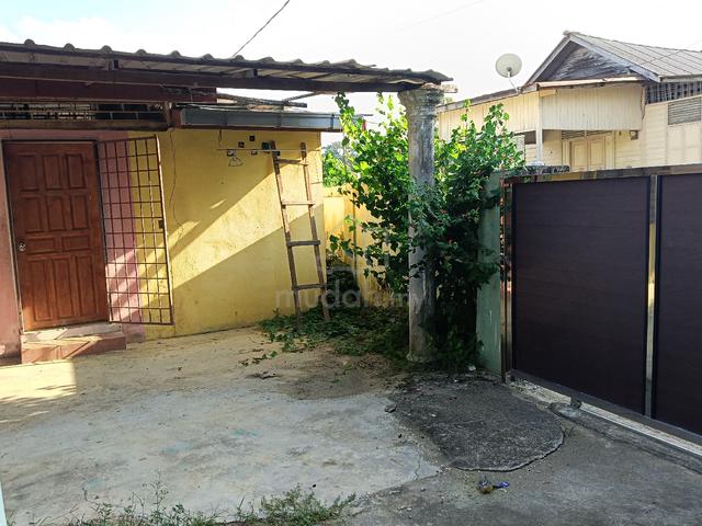 Rumah sewa di kampung Masjid Kota 1