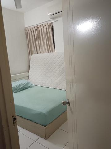 Middle Room, Elit Heights 1