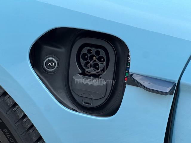 2020 / 26 Porsche TAYCAN 10.0 TURBO Sedan (A) UK - 4