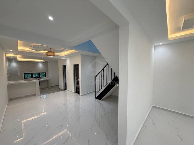 Corner Lot Fully Renovated Taman Intan Simpang Renggam 1
