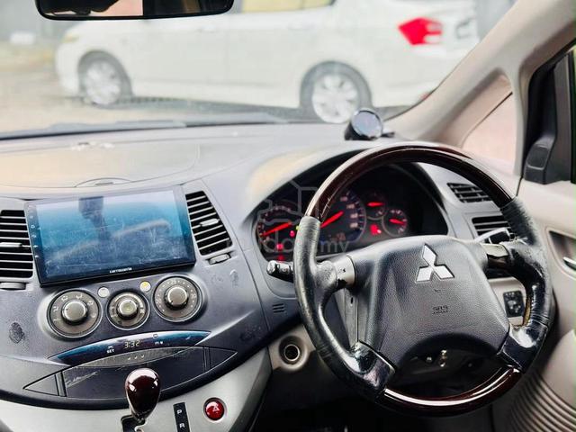 Mitsubishi Grandis 2.4 Auto | 2008 - 4