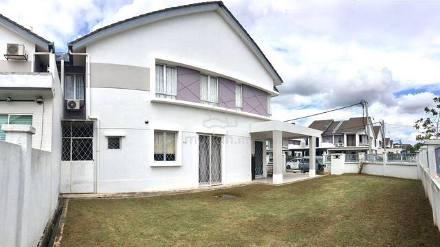 Corner Lot | Double Storey | 4 Rooms | Renovated | Gated & Guarded 1