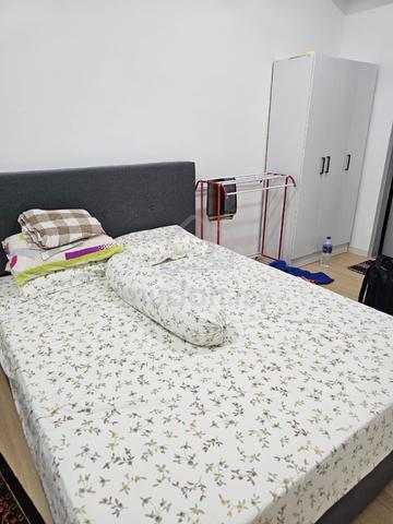 Room for rent (Master bad room complete with toilet) 1