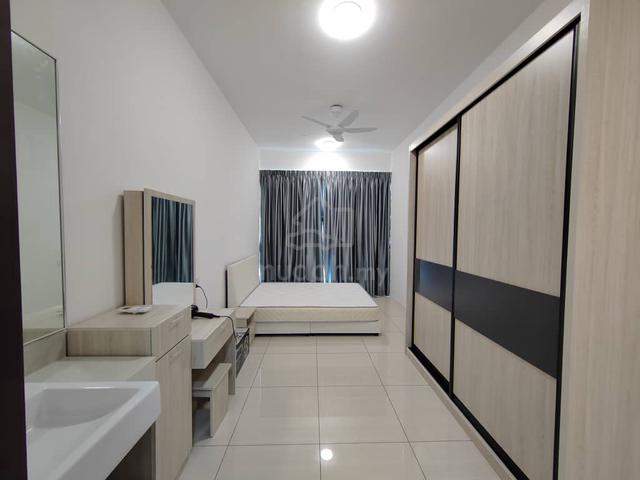 Queens Residences Q1 @ Queens Waterfront 1