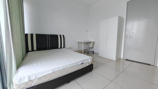 (Private bathroom) Female Balcony room for rent at Chan Sow Lin, KL 1
