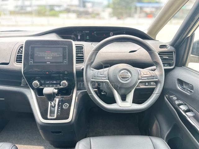 Nissan SERENA 2.0 PREMIUM. 91,300 km Leather Seats - 5