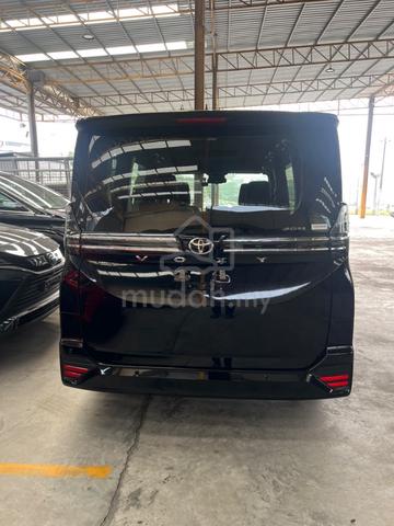2023 Toyota VOXY 2.0 S-G - 4