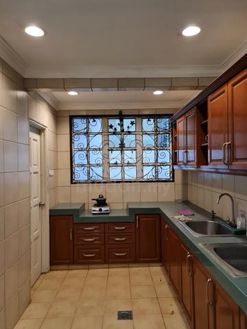 Corner lot 2 storey house Bandar Puchong Jaya for rent 1