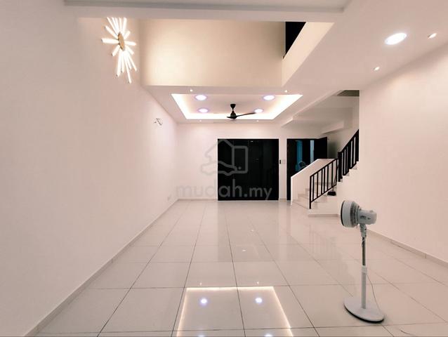 Fully tiles RUMAH TERES 2 TINGKAT BARU QUEENBURY Bandar Tasik Senangin 1