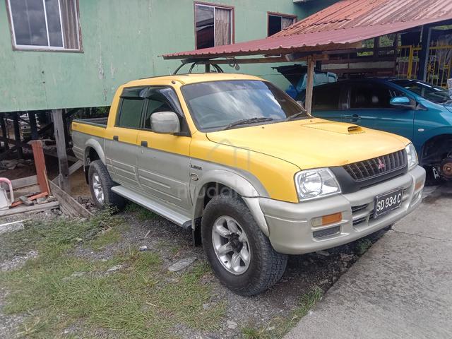 2002 Mitsubishi STORM 2.5 GLX (M) - 1
