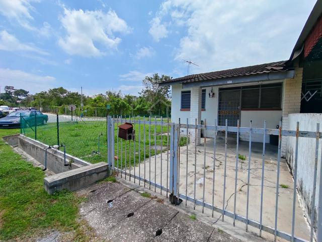 Corner Lot House Lahat Desa Pinji For Rent 1