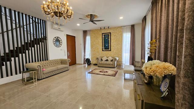 Landed, 3 Storey Zero Lot Bungalow 1