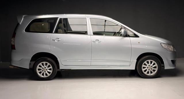 2015 Toyota INNOVA 2.0 E (A) - 5