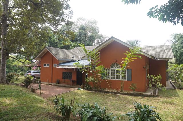 Banglo Setingkat bersama Kebun di Batu Hitam, Beserah untuk dijual 4