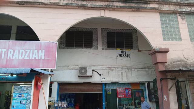 Cheapest hostel behind tomato 1
