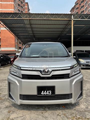 Toyota Voxy 2.0 Valvematic Power Door 8 Seater MPV - 5