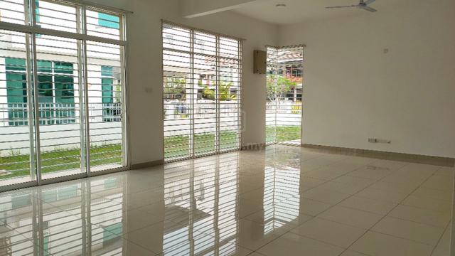 Double storey semi -D house taman Emas Dengkil selangor 1
