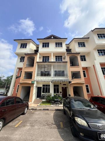 Summer Park Townhouse @ Seri Alam 1