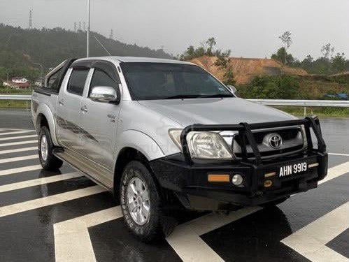 2011 Toyota HILUX 2.5 STD FACELIFT (M) - 3
