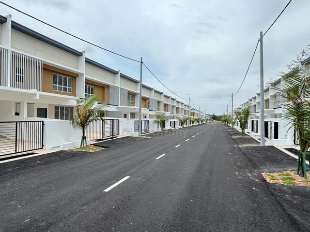 Rumah Teres 2-Tingkat di Serkam, Merlimau (Jasin) 1