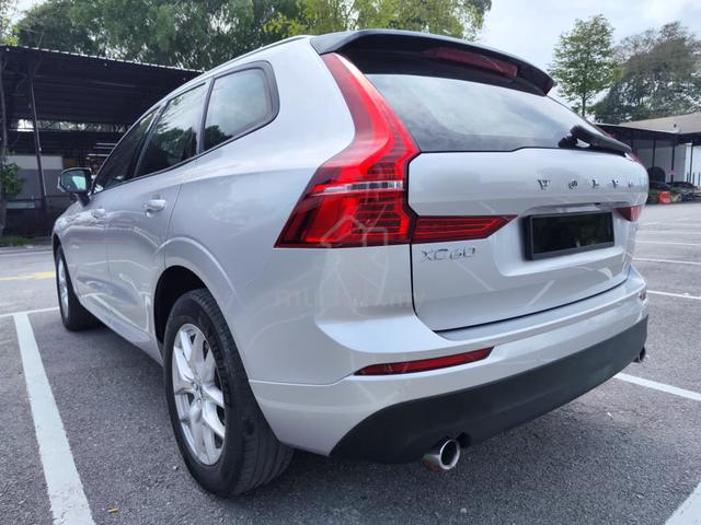 2021 Volvo XC60 T5 AWD MOMENTUM 2.0L (A) FSR - 4