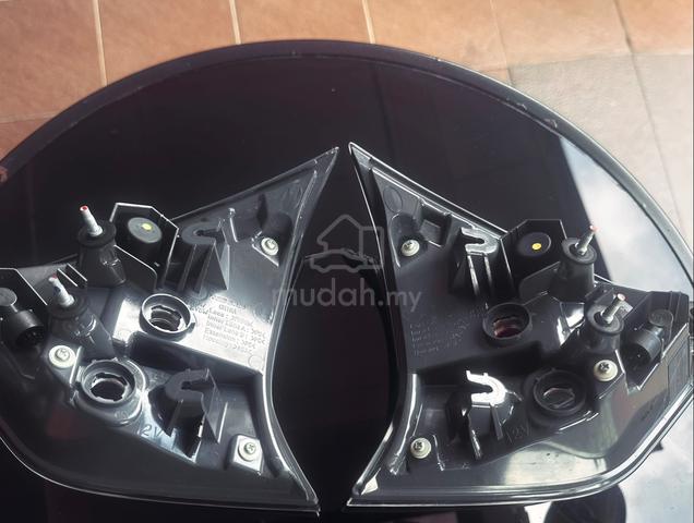 Nissan X-Trail T32 Inner Tail Lamp w/o Lamp Bulb - photo 5 of 6