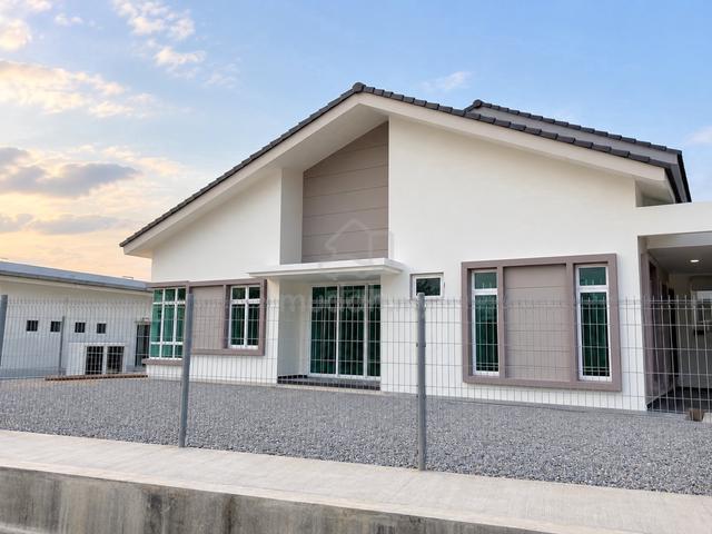 FREEHOLD 1 Storey House In Ayer Molek Near Duyong & Semabok Melaka 1