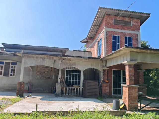 Rumah Banglo Setingkat Setengah, Rawai 1
