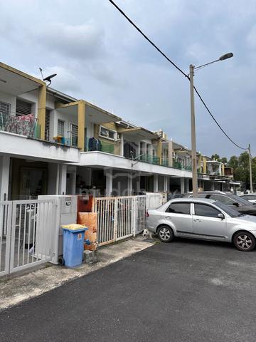 Townhouse (Lower Ground) in Pearl Villa Bandar Saujana Putra. 1