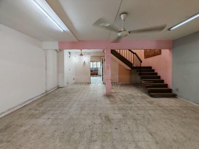 [Paling Murah] Double Storey House, Taman Sri Putra, Banting 3