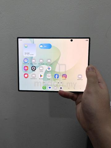 Samsung Galaxy  Z Fold 8 - photo 2 of 2