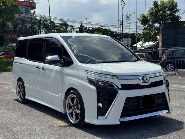 Toyota Voxy 2.0 ZS Kirameki - 1