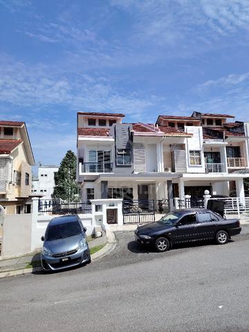 End lot double storeys house 1