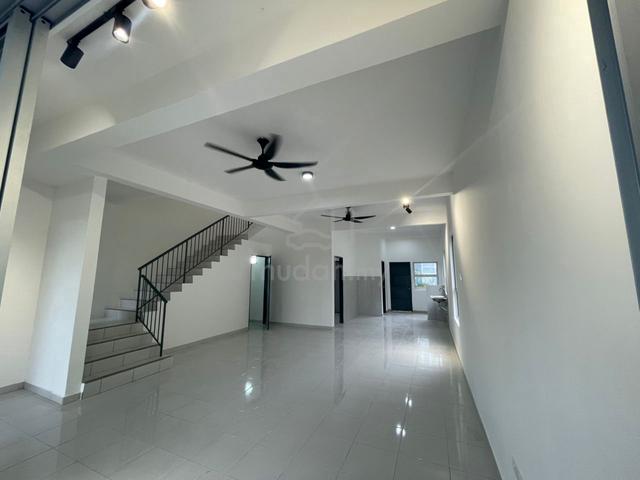 End Lot 2-storey house 1