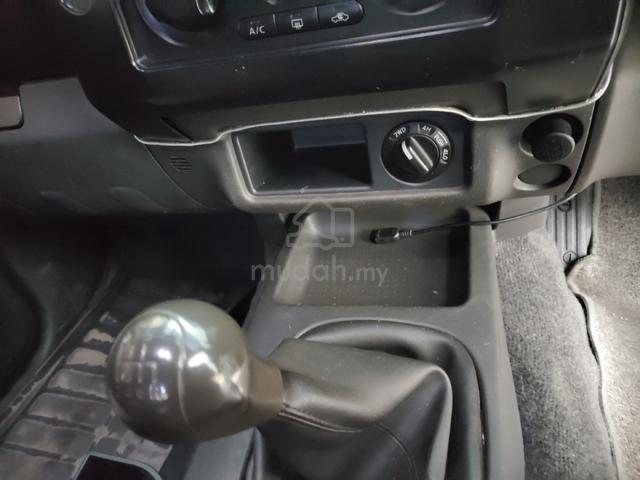 2015 Nissan NAVARA 2.5 SE (MT) (M) - 4