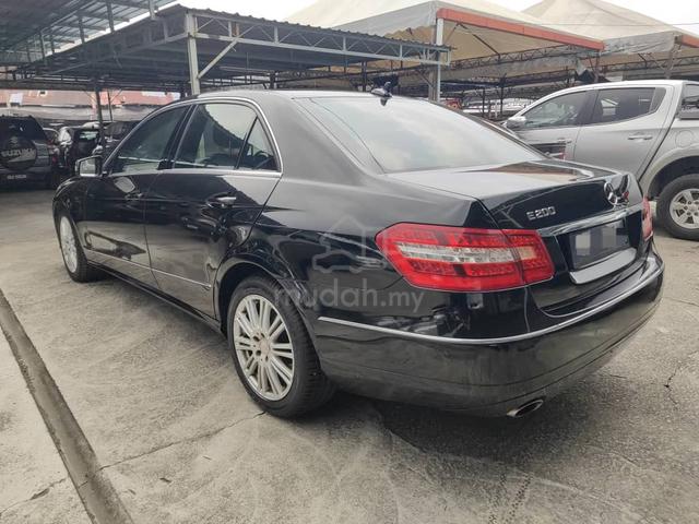2013 Mercedes-Benz E200 CGI AT Low Milage - 4