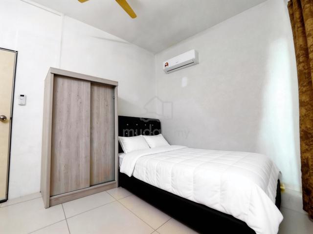 Middle Bedroom For Rent at Puchong Jaya Included Water & Elect 1