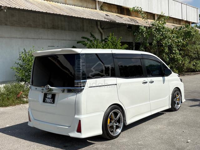 2021 Toyota VOXY 2.0 ZS KIRAMEKI III (A) - 4