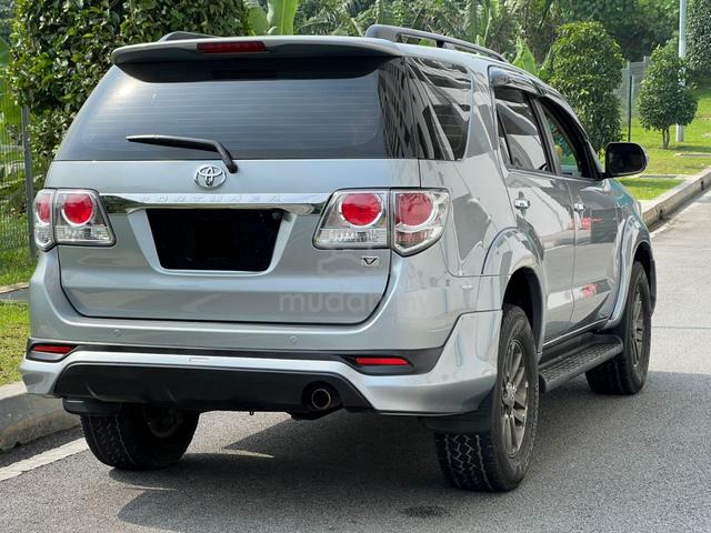 Toyota FORTUNER 2.7 V TRD 4wd , 7 Seat SUV ,L/SEAT - 4