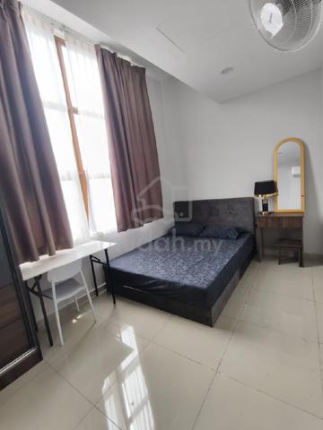 Spacious Room With Window @ Pinnacle Kelana Jaya — Walk To Paradigm Ma 1